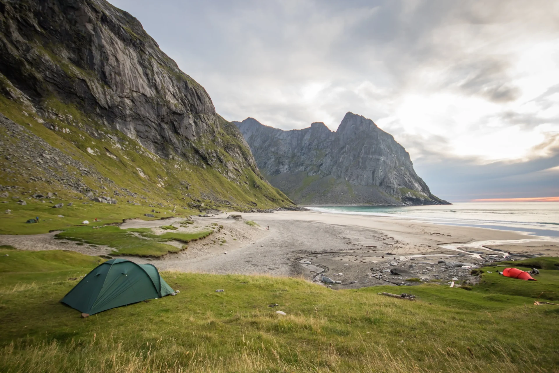 How heavy should a hiking tent be? 10 Factors to think about